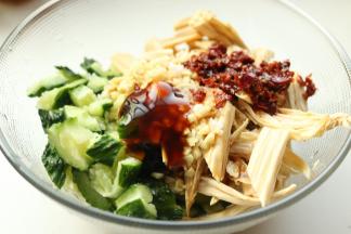 加入所有调料。