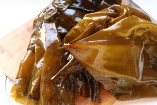 新鲜的海带清洗干净