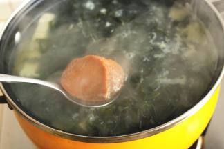 加入两大勺味增酱，就不需要别的调料了。