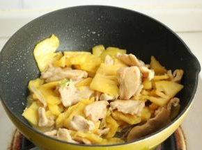 再次翻炒均匀。