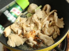 加入家乐热炒鲜露，炒出鲜味。