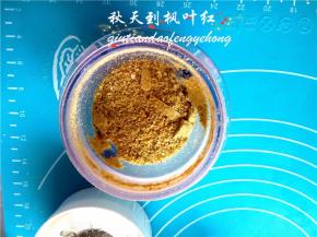 搅打成开心果仁粉。