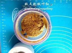 搅打成开心果仁粉。