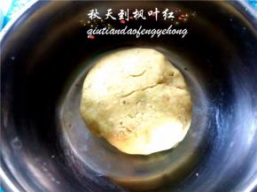 和成油润的面团。