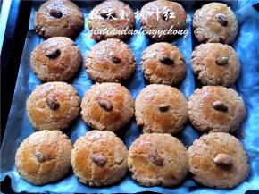 放入烤箱中层，180度上下火烤20分钟左右。