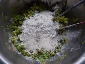 在加入面粉
