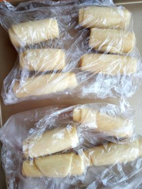 盖保鲜膜静置饧面十五分钟。同时预热烤箱到190度