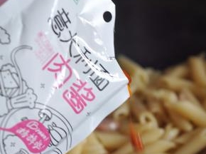 加入一袋意大利肉酱。