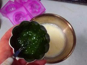 再倒入抹茶液；