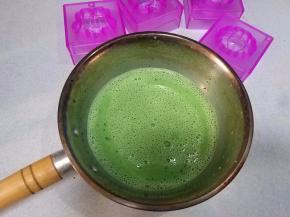 用手动打蛋器将所有材料搅拌均匀；