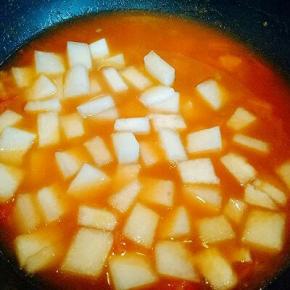 加入切好的冬瓜，一碗水大火烧开，3分钟即可调味出锅。