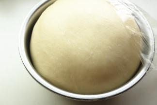 面团发好了，大约用了不到一个小时。