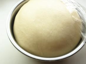 面团发好了，大约用了不到一个小时。