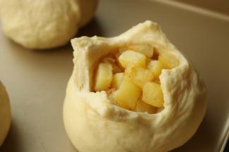 略微想外拉一拉。