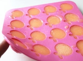 两个小时后，布丁完全凝固了。