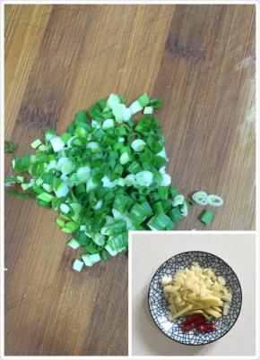 蒜瓣剥皮剁碎，生姜去皮切成小丁，干辣椒切成段，葱洗净切成葱花备用！