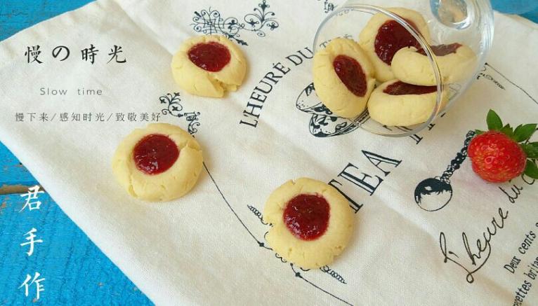 奶香草莓饼干