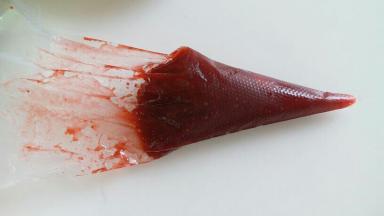 全部按好后，把草莓酱装入裱花袋