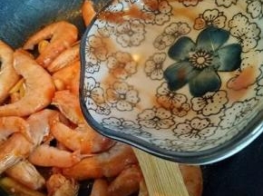 加入少量水，大火烧开，3分钟即可。