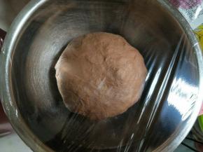 盖上保鲜膜放冰箱冷藏一小时。