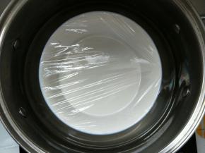 蒙上保鲜膜上蒸锅蒸25分钟。