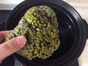 放入绿豆