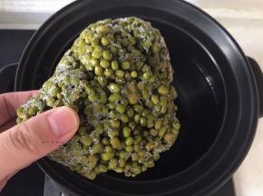 放入绿豆
