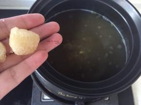 加入黄冰糖调味