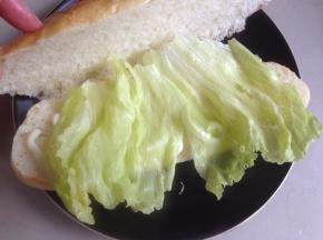 放上生菜叶