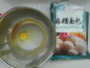 玉米油，水，糖，鸡蛋混合