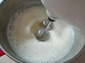 用打蛋器打发