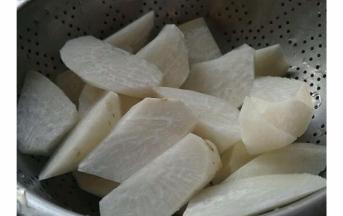 萝卜切滚刀块洗净