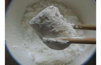 裹上淀粉