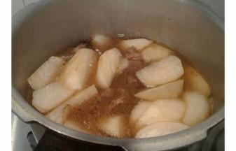 然后倒入高压锅中煮半小时即可