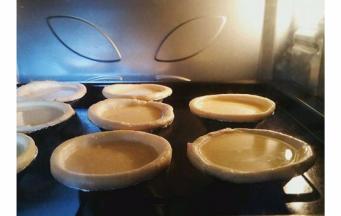 放入预热的烤箱  180度20分钟左右即可~