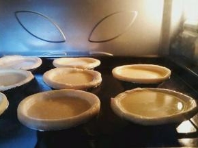 放入预热的烤箱  180度20分钟左右即可~