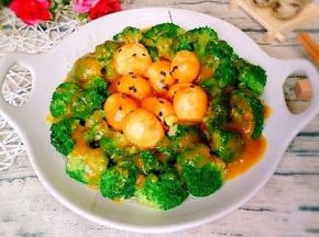 撒上熟黑芝麻点缀。