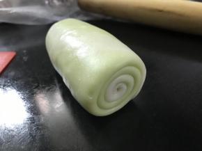 慢慢地从上往下卷起。再次松驰15分钟。