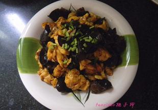 装盘，撒上香菜末即可。