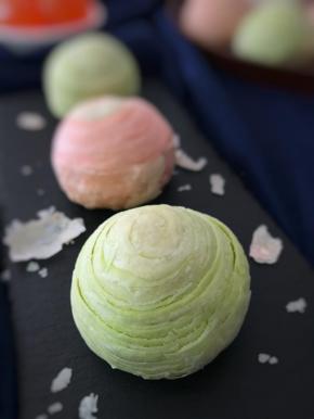 烘烤结束后拿出晾凉。