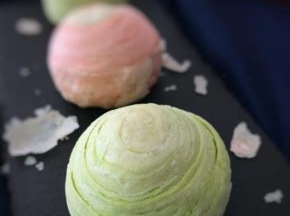 烘烤结束后拿出晾凉。