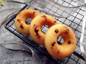 蛋糕圈做好后，倒扣出来即可