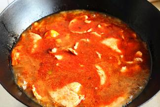 等待再次煮开，肉片就熟了，千万不要煮太老，不然就不好吃了。