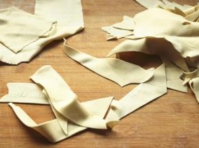 切成小一点的不规则面片儿。