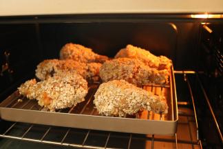 烤箱设置180度，烤大约35分钟左右。