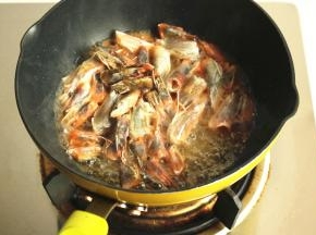 油略微多一些，小火慢熬。