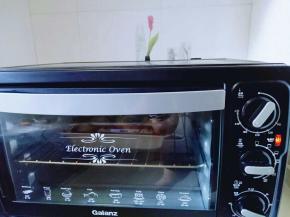 入烤箱中层，170度烤25分钟，(根据自己家烤箱性能另定温度及时间。)