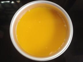 冷却后倒入冷藏的慕斯上，放冰箱冷藏。