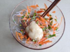 加入做好的芡汁40克，拌均匀