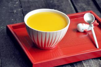 . 美味的米糊完成啦，浓浓的南瓜味不加糖就很甜了，特别喜欢这个味道。（如果家里豆浆机有预约功能，可以提前一晚预约，这样早上起床能喝到。）